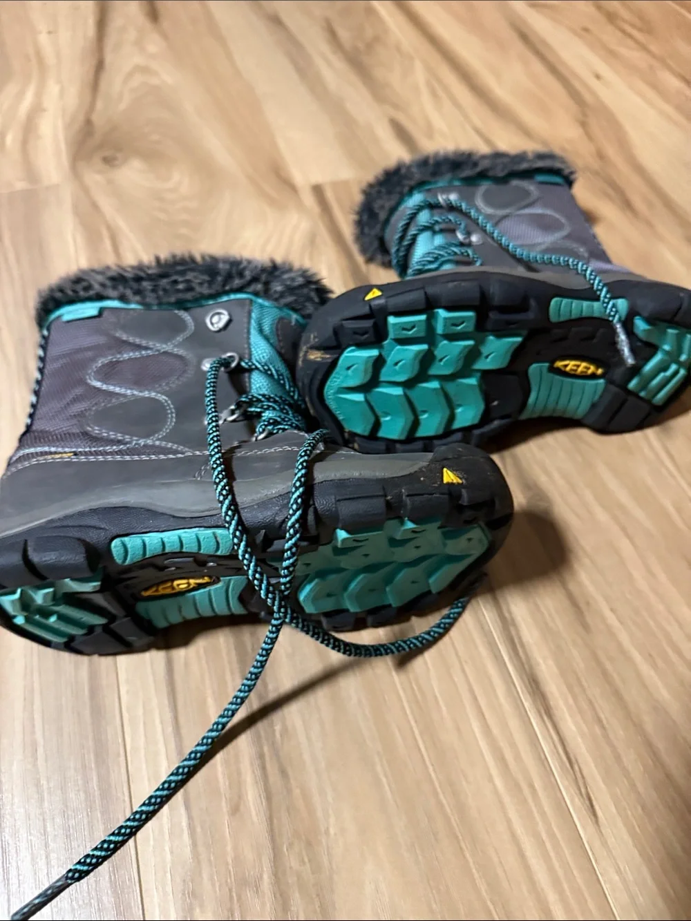 Keen Gray and Teal Women's Insulated Winter Boots with Faux-Fur Collar